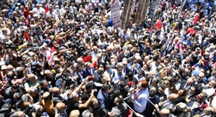 HDP'li Garo Paylan: Meral Akşener Beni Kurtlar Sofrasına Attı