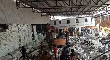 Hindistan'da Fabrikanın Duvarı Çöktü: 12 Kişi Hayatını Kaybetti