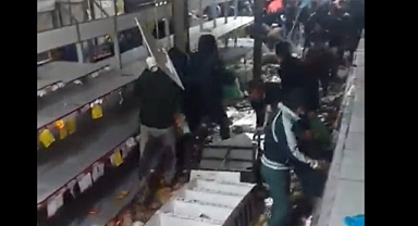 İran'da Yüksek Enflasyon ve Hayat Pahalılığına Dayanamayan Halk Sokağa İndi: Tahran'da Market Yağmalandı