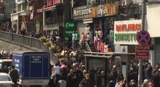 İstanbul'da Ucuz Baklava Kuyruğu