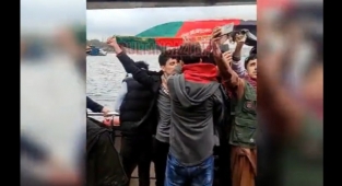 İstanbul'da Vapura Binen Kaçak Afganlar, Afganistan Bayrağı Açtı