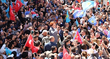 İYİ Parti Lideri Akşener Karaman'ı Ziyaret Etti: Esnaf Ziyareti Mitinge Dönüştü