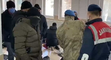 İzmir'de 237 Kaçak Göçmen Yakalandı: Kimi Liberyalı Kimi Kongolu Kimi Gabonlu Kimi Gambiyalı Kimi Afgan...