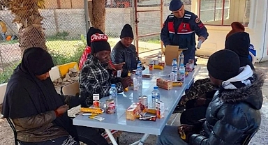 İzmir'de 68 Kaçak Göçmen Yakalandı: 40 Yemenli, 25 Liberyalı, 3 Eritreli