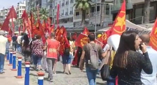 İzmir'deki 1 Mayıs Yürüyüşünde Kürtçü Sloganlar Atıldı