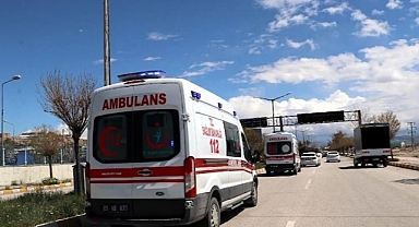 Kaçakları Taşıyan Minibüs Polise Çarptı