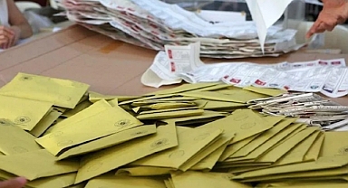 MetroPOLL Anketi: İlk Defa Oy Verecek Seçmenler Hangi Partiyi Tercih Edecek?
