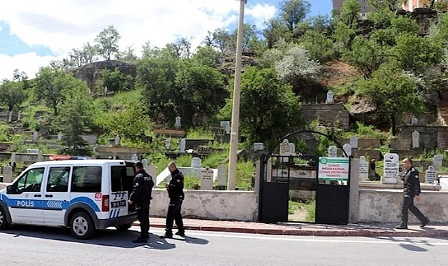 Mezarlıkta Boğazından Bıçaklanan 15 Yaşındaki Görkem Yaşam Savaşı Veriyor