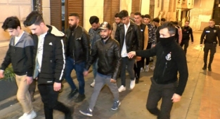 Polis İstiklal Caddesi'nde Yaptığı Denetimde 120 Yasa Dışı Göçmen Yakaladı
