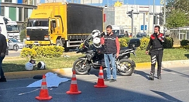 Şüphelileri Kovalayan Motosikletli Polis Ekibi TIR'a Çarptı: 1 Polis Şehit Oldu, 1 Polis Yaralandı