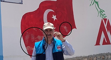 Suriyeliler İçin İnşa Edilen Evlerin Duvarındaki Türk Bayrağı Üzerindeki Ayak İzleri...