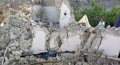 Afganistan'da Deprem: En Az 250 Kişi Hayatını Kaybetti