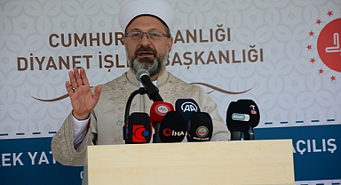 Ali Erbaş: 14-15 Yaşını Bitirmeden Yatılı Kur'an Kurslarına Kayıt Yapamıyorduk, Bu Engeller Kalktı, Şükretmemiz Lazım