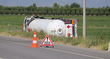 Anadolu Otoyolu'nda LPG Tankeri Devrildi: Yol Ulaşıma Kapatıldı