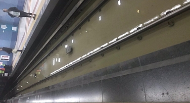 Ankara'da Raylarda Biriken Yağmur Suyu Nedeniyle Metro Seferleri Durduruldu