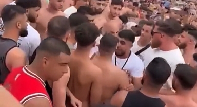 Berlin'de Bir Havuzda Suriyeliler ve Almanlar Arasında Kavga