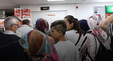 Bilecik'te Ucuz Şeker İzdihamı