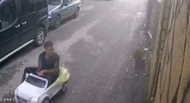 Çaldığı Akülü Arabayı Taşıyamayan Hırsız, Akülü Arabayı Sürerek Kaçtı