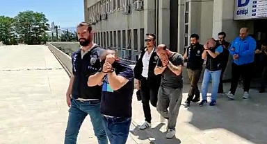 Çaldıkları Araçları Sahiplerine Geri Satmaya Çalıştılar