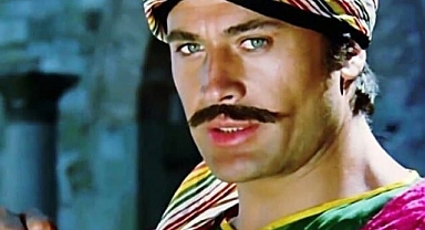 Cüneyt Arkın'ın 'Birinin Peşine Takılıp Giden 'Sanatçılara'' İthaf Ettiği Hikaye
