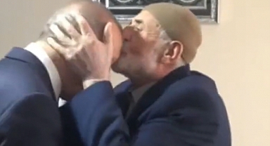 Erdoğan Ev Ziyaretinde Öpüldü