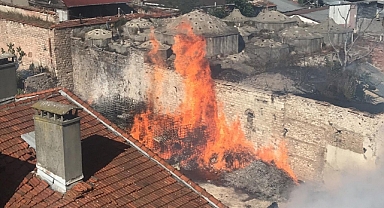 Fatih’te Kaçakçılık Şube Müdürlüğü Deposunda Yangın Çıktı
