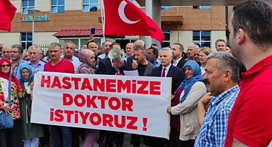 Giderlerse Gitsinler: Görele Devlet Hastanesi'nde Doktor Eksikliği Nedeniyle Tedavi Olamayan Vatandaşlar, Hastane Önünde Eylem Yaptı