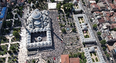 İsmailağa Elebaşı Mahmut Ustaosmanoğlu'nun Cenazesinde Büyük Kalabalık