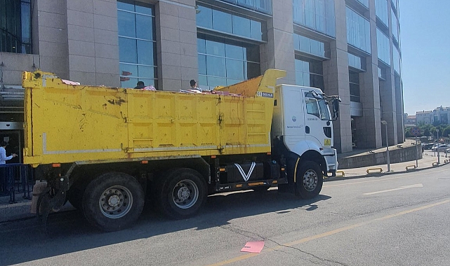 İstanbul Adliyesi'nde Dosyalar Damperli Kamyonla Taşındı: 'Bazı Dosyalar Uçtu Gitti'