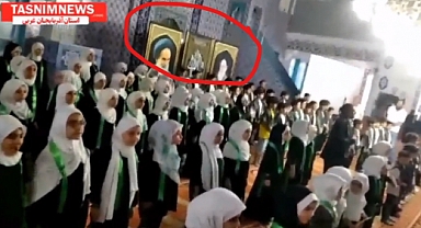 İstanbul'da, Humeyni Posterinin Önünde Küçük Çocuklara Asker Selamı Verdirttiler