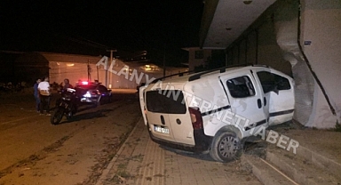 Jandarmanın Dur İhtarına Uymayan Suriyeli Dükkana Girdi: 2 Yaralı
