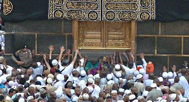 'Kabe'ye Yüz Sürmek' Yasaklandı