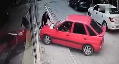 Kaldırımdaki Kadına Çarparak Vitrine Soktu