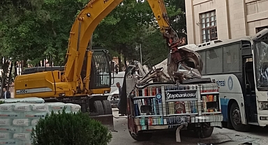 Kitap Bankosu'nun Aracı Gazi Üniversitesi Yönetimi Tarafından Parçalandı