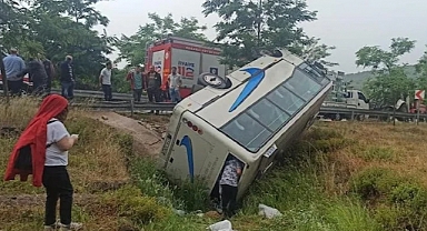 Kocaeli'nde Tur Midibüsü Devrildi: 17 Yaralı