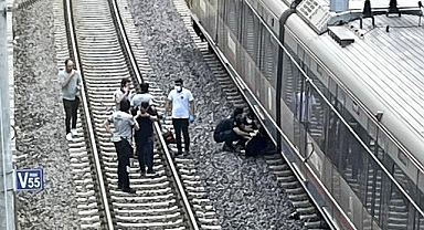 Marmaray'da Bir Genç Raylara Atlayıp İntihar Etti