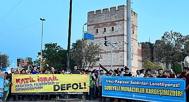 Mavi Marmara Yürüyüşünde 'Suriyeli Muhacirler Kardeşimizdir' Pankartı