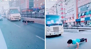 Pakistanlı Kaçak Göçmen Trafiği Durdurup Yolun Ortasında Şınav Çekti, Türk Kadınlarını Gizlice Kaydetti