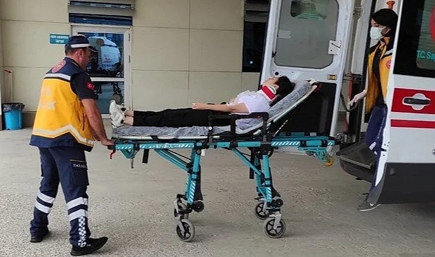 Sınava Gireceği Okulda Merdivenden Düşen Öğrenci Yaralandı