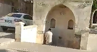 Suriyeli Kaçkın Tarihi Çeşmeye İdrarını Yaptı