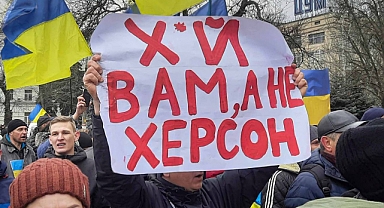 Ukrayna Ordusunun Rus Tankını Yok Ettiği Anlar Havadan Görüntülendi