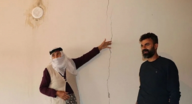 Van'daki Depremde Bazı Evlerde Çatlaklar Oluştu