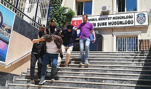 Yabancı Uyruklu Sahte Polisler 13 Turisti Soydu
