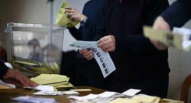 Yeni Şafak Yazarından AKP'ye 'Muhasebe' ve 'Yenilenme' Çağrısı