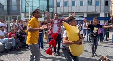 'Yeni Sahipleri' Taksim'de Doyasıya Eğlendi
