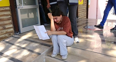 YKS'de Her Zamanki Görüntüler: Sınava Geç Kalanlar İçeri Alınmadı