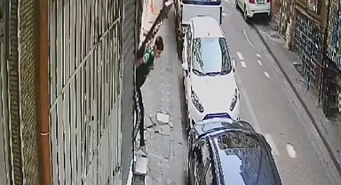 Zeytinburnu'nda Bir Apartmanın Kapısı Çalındı