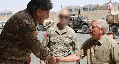 ABD'li Senatör Suriye'de Kürtçü Teröristlerle El Ele Poz Verdi