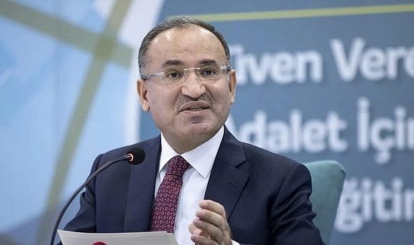 AKP'li Bakan Bozdağ: Altınız Değil Topunuz Bir Olsanız Tayyip Erdoğan'ı Geçemeyeceksiniz
