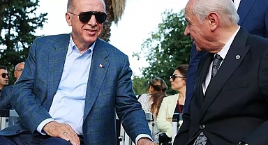 AKP'li Cumhurbaşkanı Erdoğan'ın 15 Temmuz'da Taktığı 10 Asgari Ücret Değerindeki Güneş Gözlüğü Gündem Oldu
